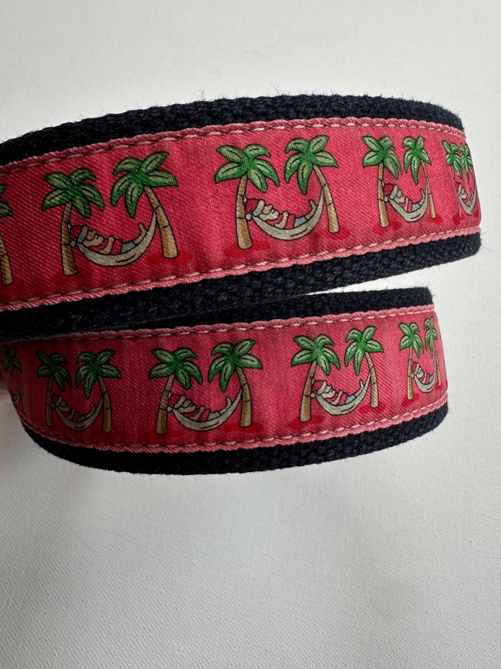 Vineyard Vines Men's Navy and Pink Mai Tai Santa Christmas Belt size 36 - Picture 9 of 9